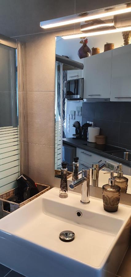 Nikis Penthouse Apartment เอเธนส์ ภายนอก รูปภาพ